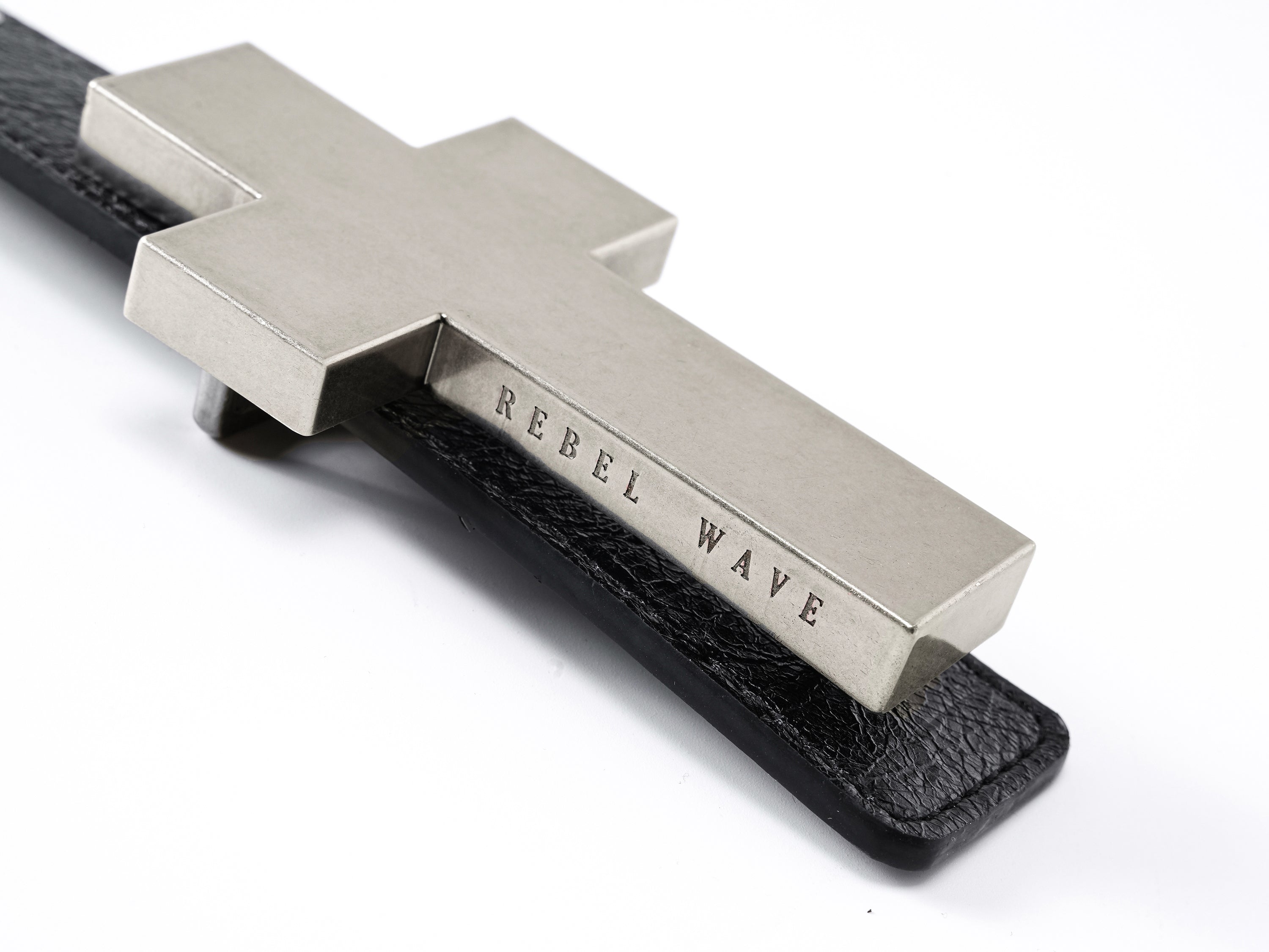 "✝" Cracked-texture studded belt