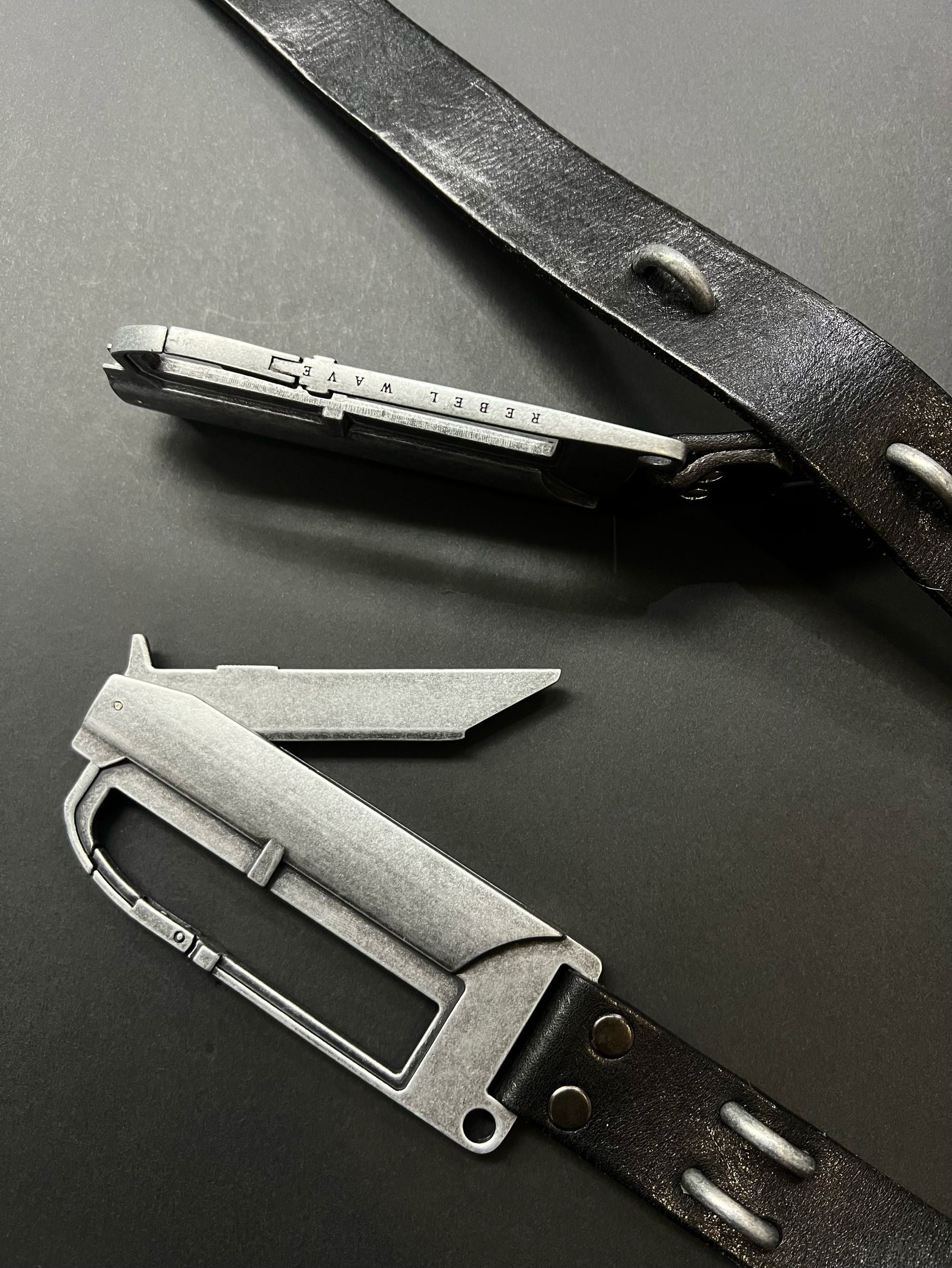 "BΣLA" Scimitar-head belt