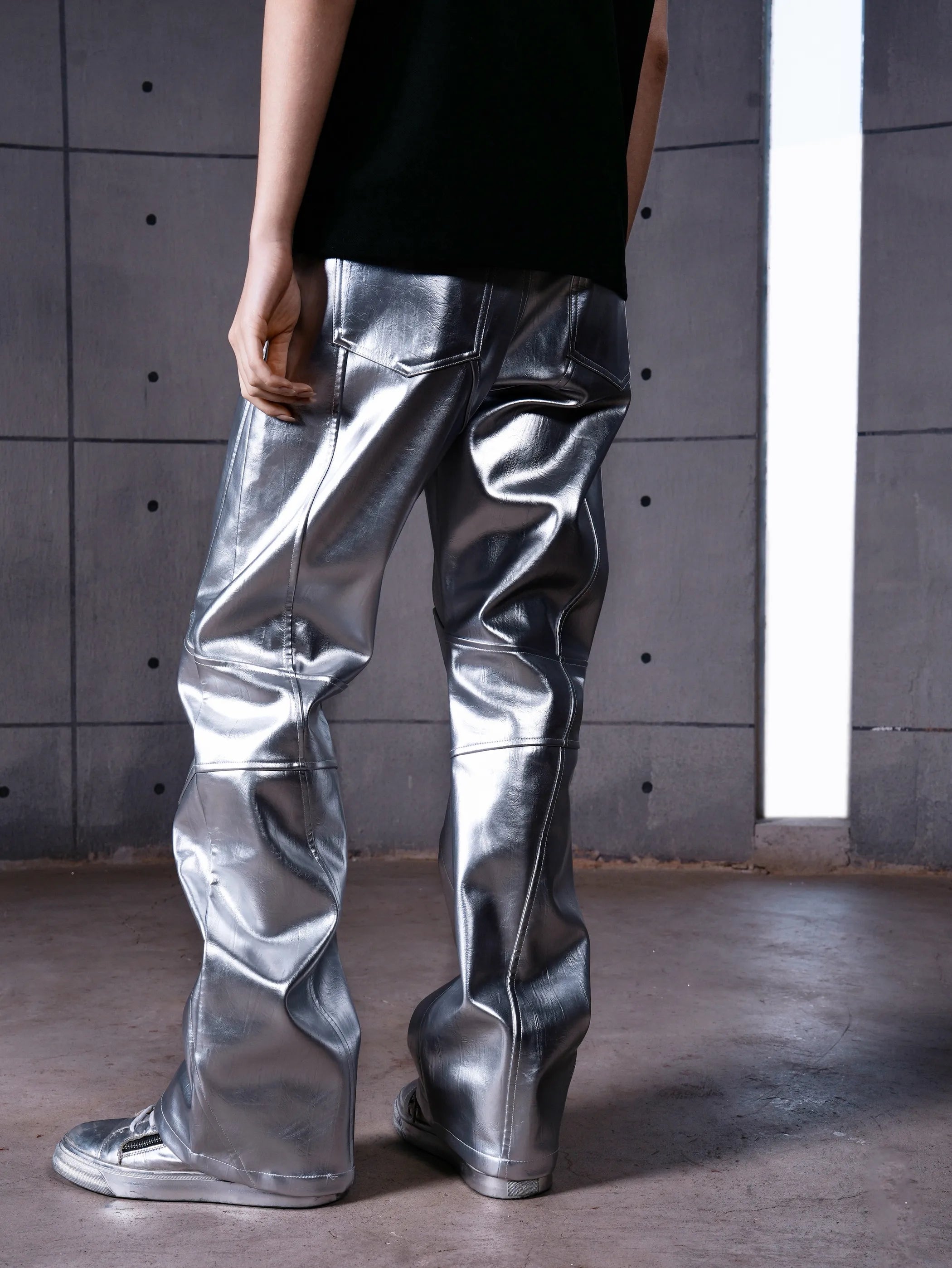 "φ" Straight-leg leather pants