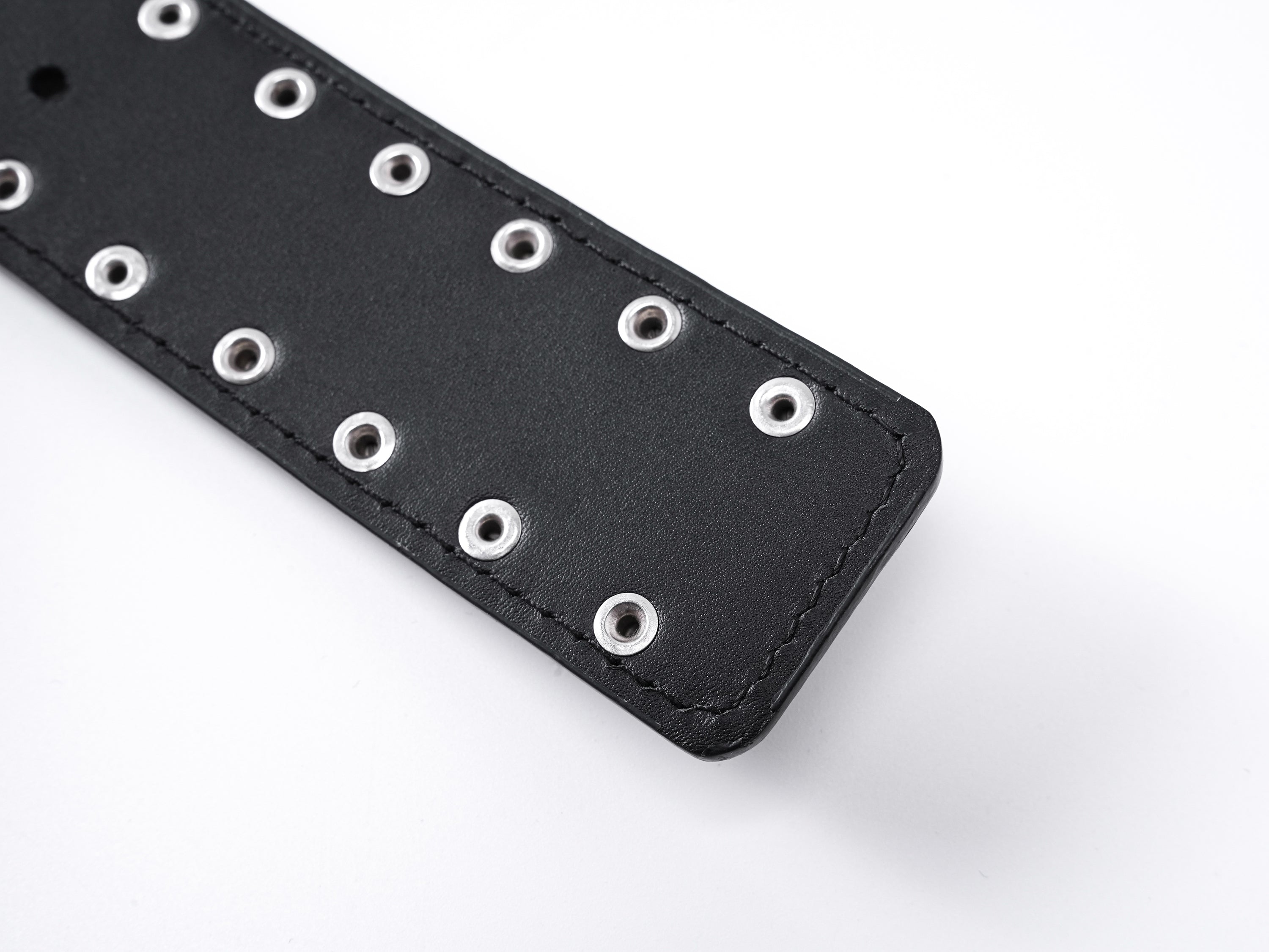 "✝" Cracked-texture studded belt