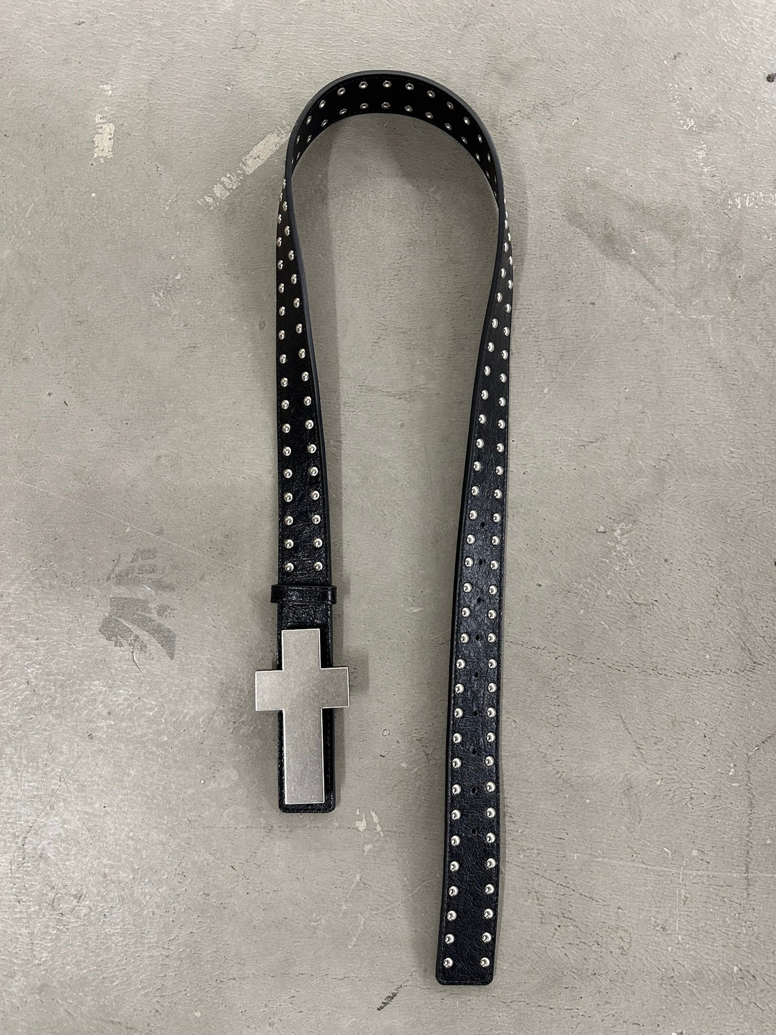 "✝" Cracked-texture studded belt