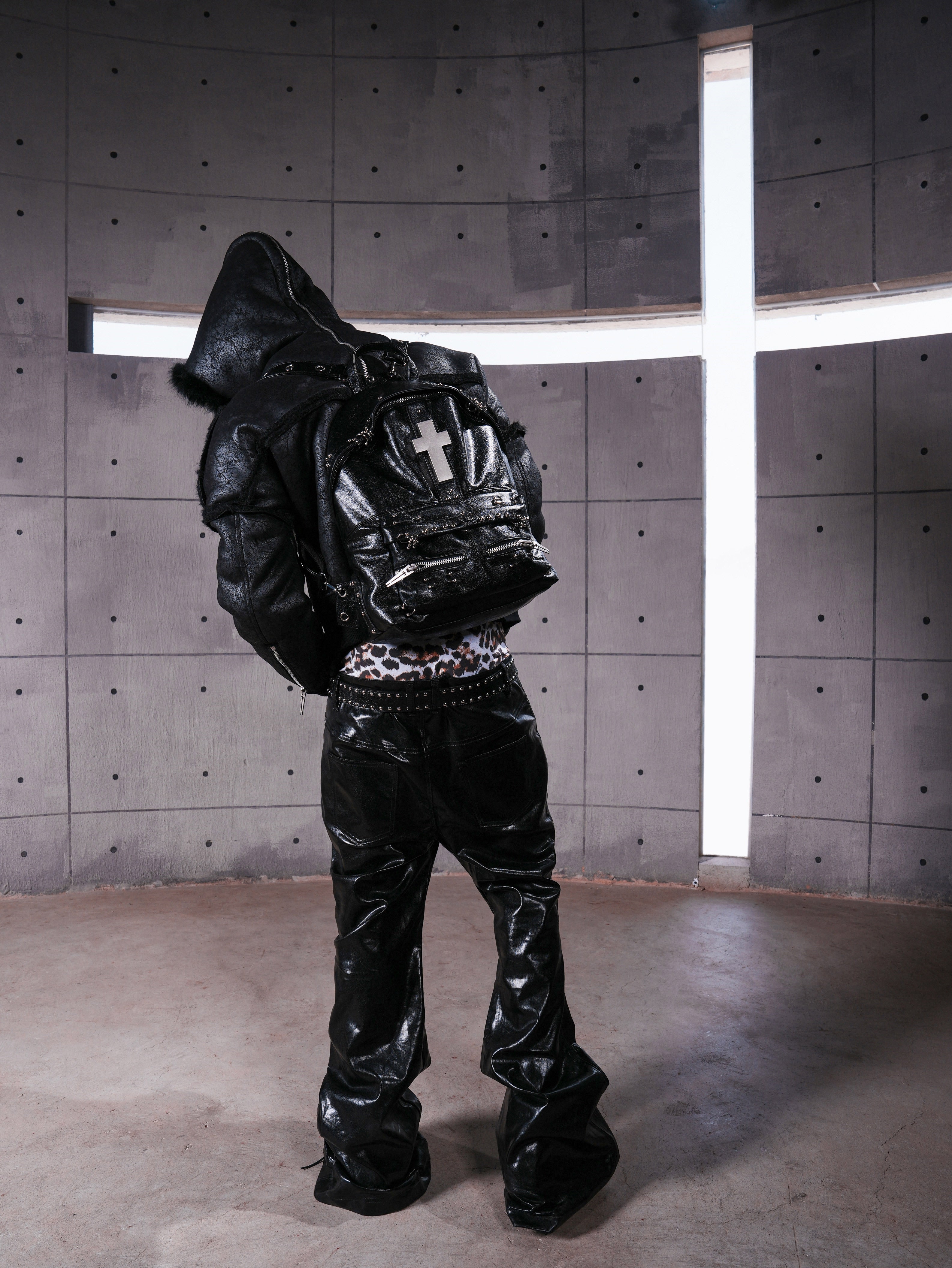 "✝" Cross-cracked leather backpack