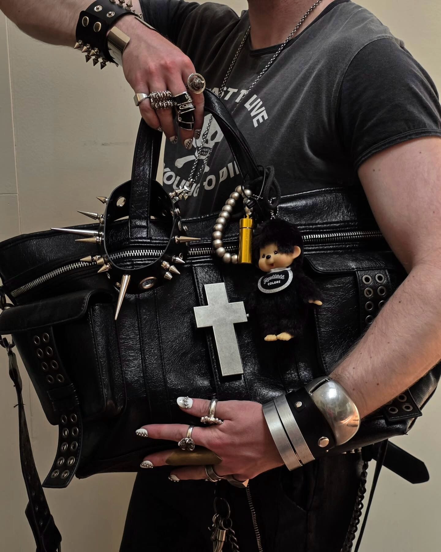 "✝" Cross-cracked leather bag