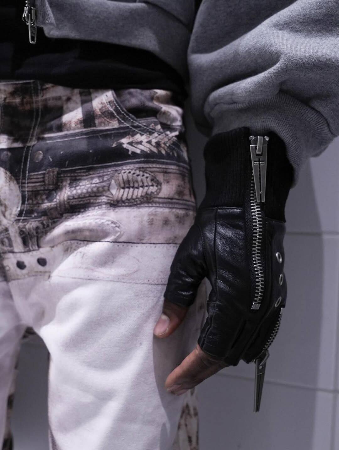 "WØR" double-zip gloves