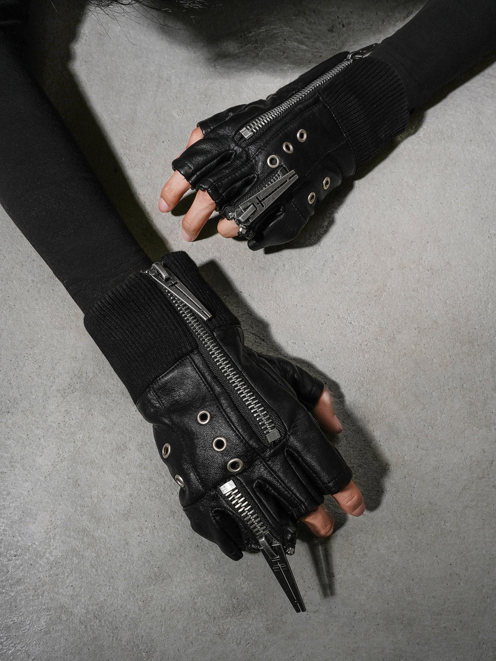 "WØR" double-zip gloves