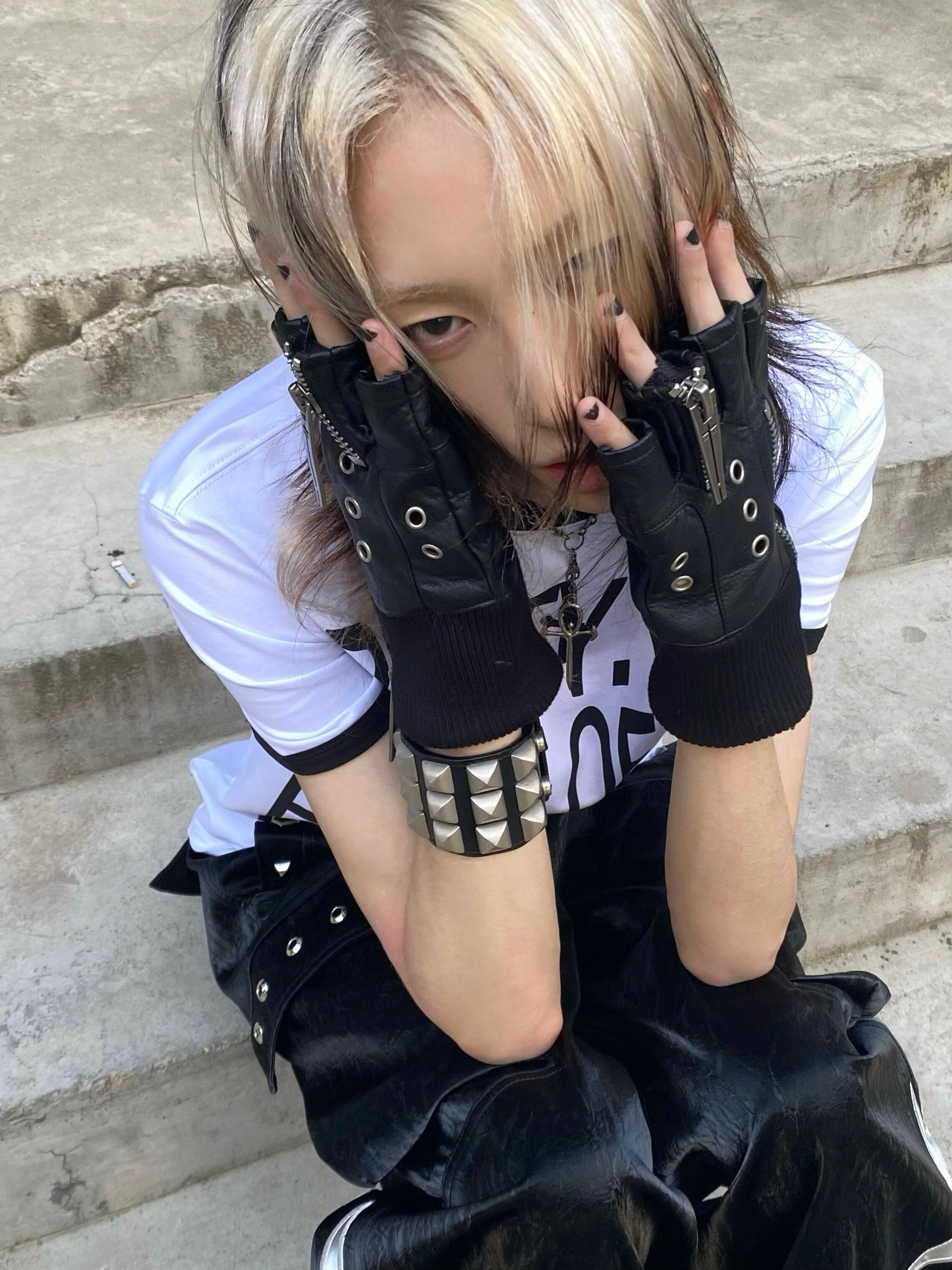 "WØR" double-zip gloves