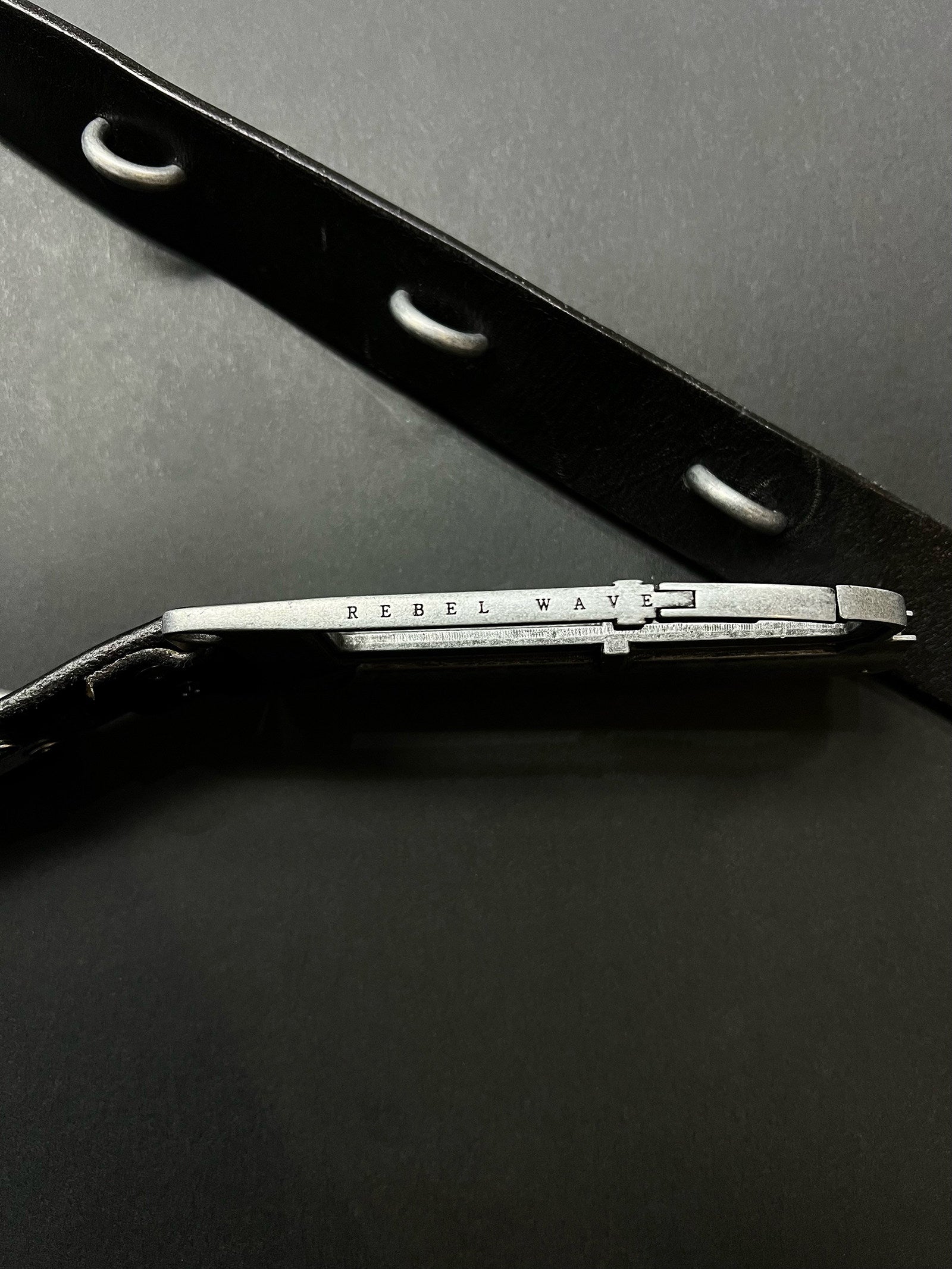 "BΣLA" Scimitar-head belt